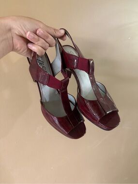Life Stride Burgundy Patent Leather Slingback Sandals size 8